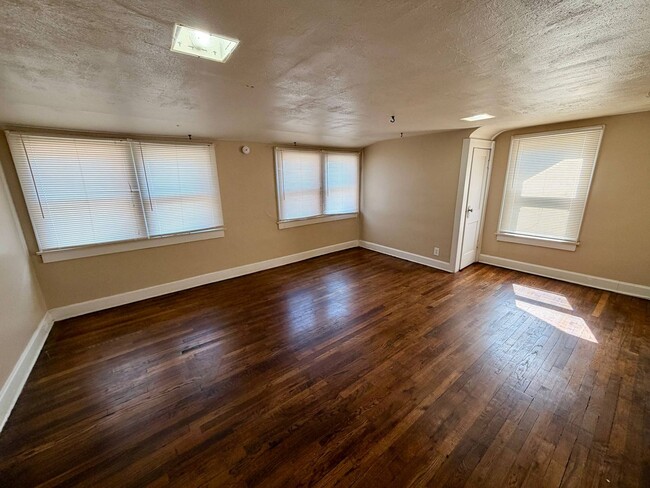 Building Photo - 210 N Ash Ave