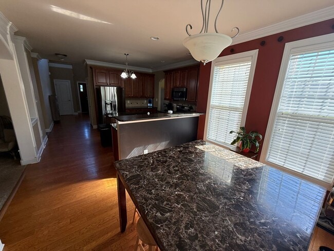 Building Photo - Castlebrooke LN Neighborhood!