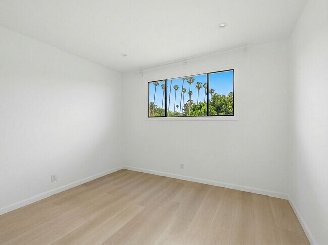 Building Photo - 337 Rexford Dr