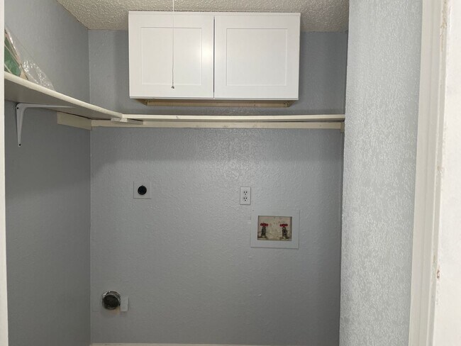 Building Photo - Briarpark Village