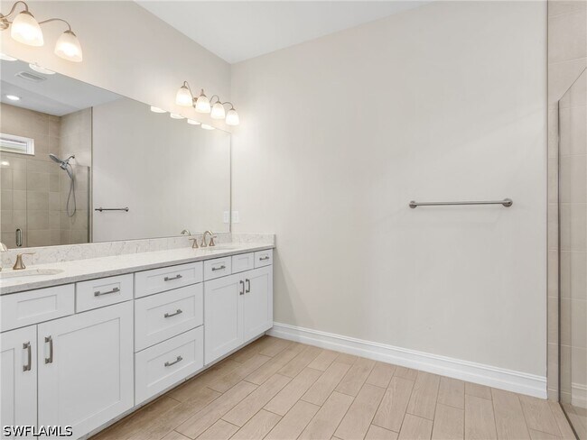 Building Photo - 28029 Sanibel Sands St
