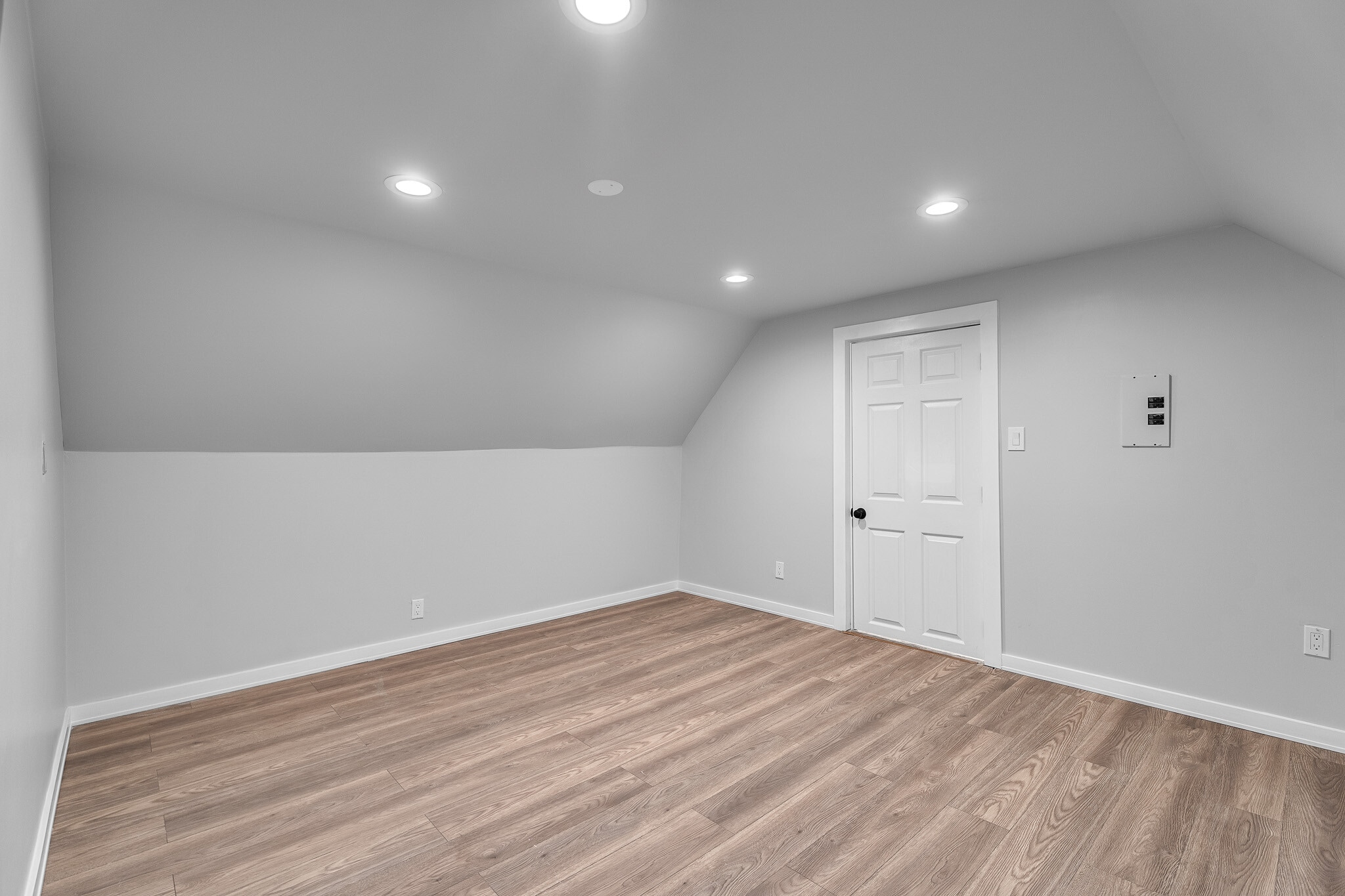 Building Photo - 1406 N Kildare Ave