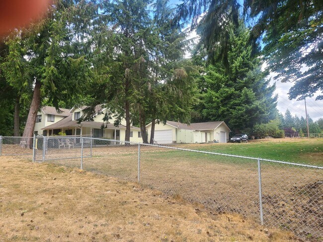 Building Photo - 5 Bedroom 3.5 Bathroom in Bothell (North C...