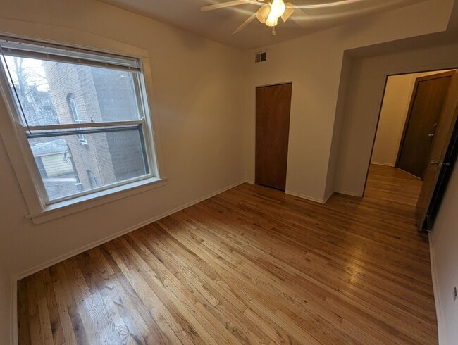 Building Photo - Updated Very Large 2 BR In Uptown