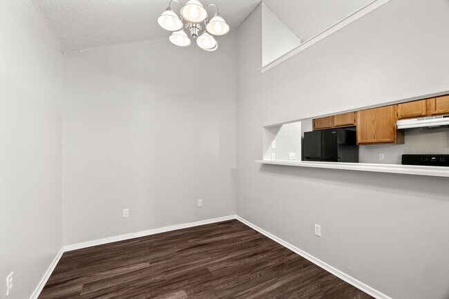 Building Photo - CV-AUS12130 Thompkins