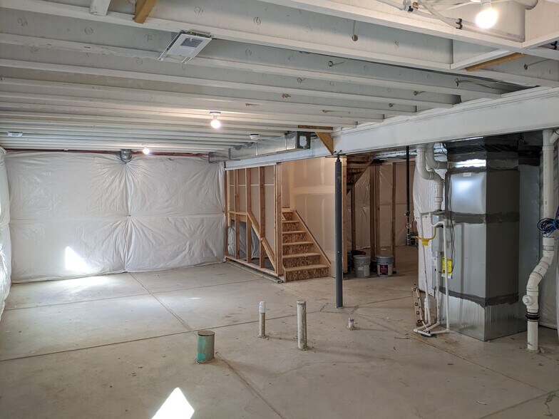 Building Photo - 1939 Knobby Pine Dr