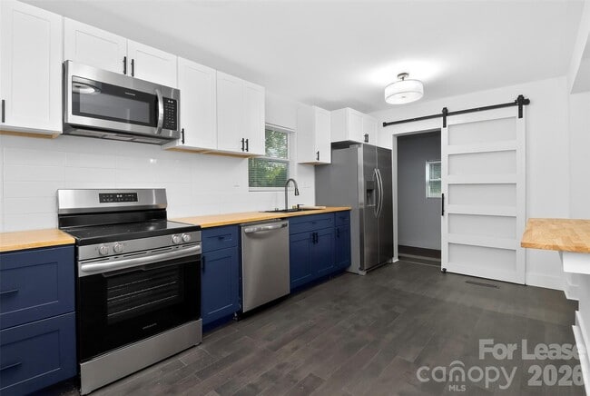 Building Photo - 1814 Eastway Dr