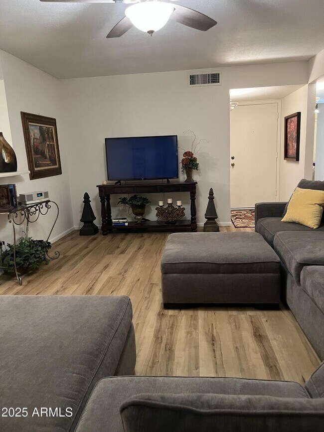 Building Photo - 25258 S Pinewood Dr