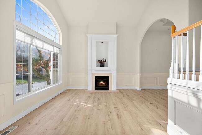 Building Photo - Immaculate 4-Bed Federal Way Home | Smart Tech, Tesla Charger, & Near JBLM!