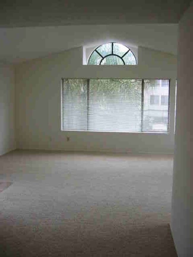 Building Photo - m390 - Lindboe