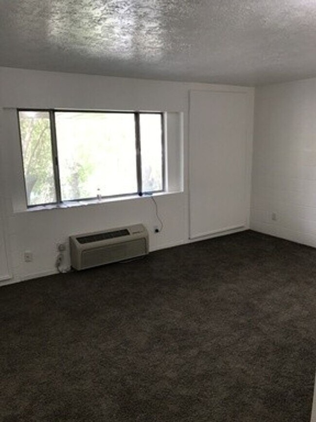 Building Photo - Studio Apartment - Available August 18th