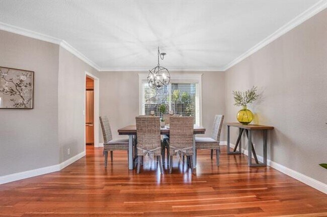 Building Photo - Fully remodeled home, Pet friendly with A/...