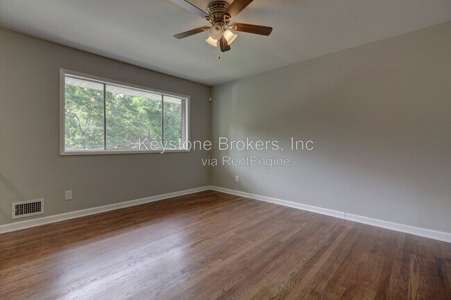 Building Photo - 1387 Willow Dr