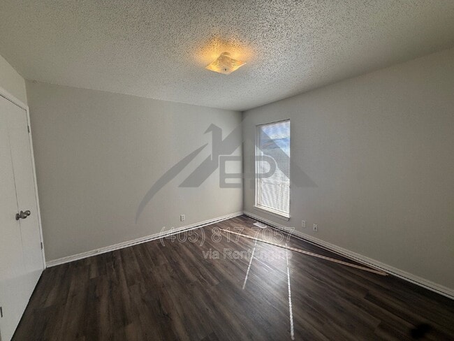 Building Photo - 405 Norton Cir