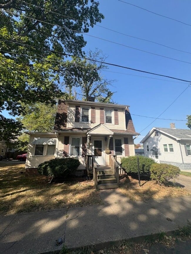 Primary Photo - Single-Family 3 bedroom Home
