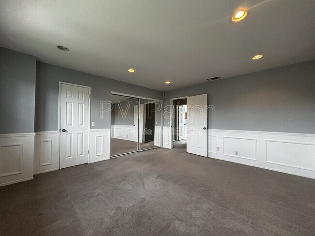 Building Photo - 5147 E Los Flores St