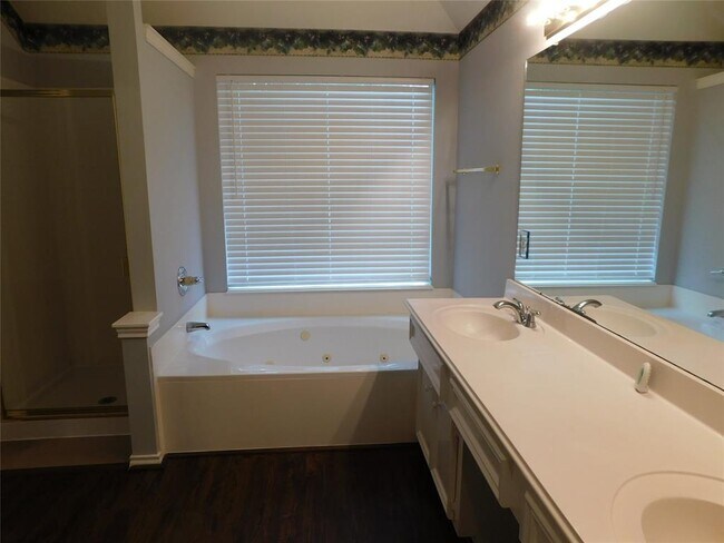 Building Photo - 4211 Creek Hollow Ln