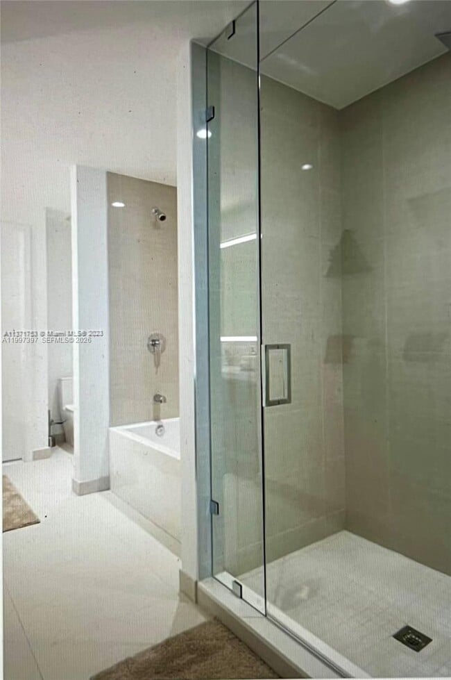 Building Photo - 851 NE 1st Ave