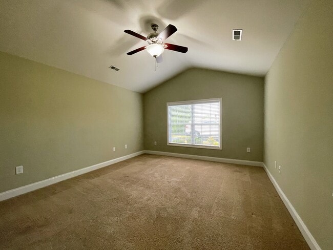 Building Photo - 57 NW Moore Farm Cir