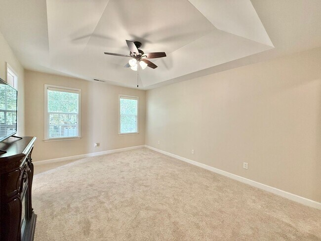 Building Photo - Gorgeous 3BD, 2.5BA Raleigh Townhome in a Prime Location Near Triangle Town Center, Poyner Place,...