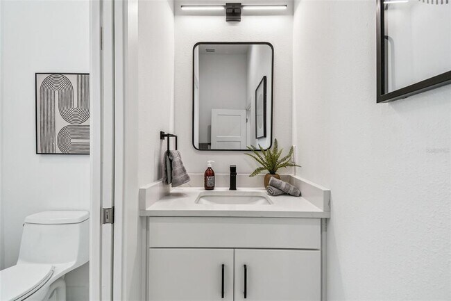 Building Photo - 3840 Pompano Dr SE