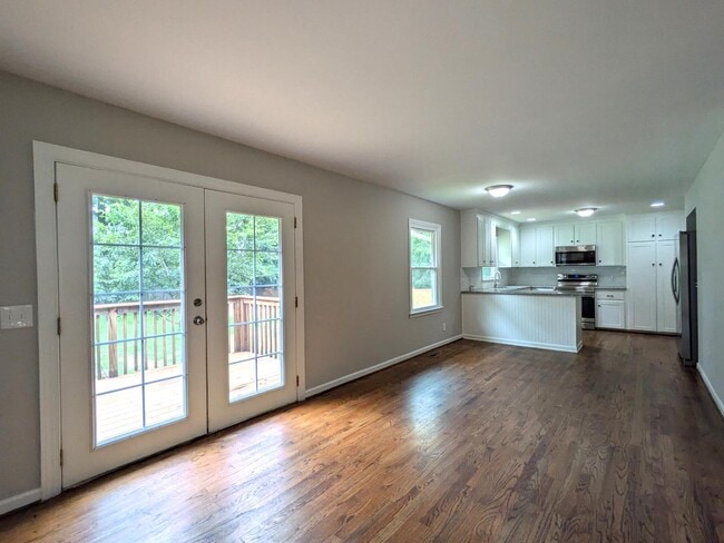 Building Photo - 929 Greenbriar Dr