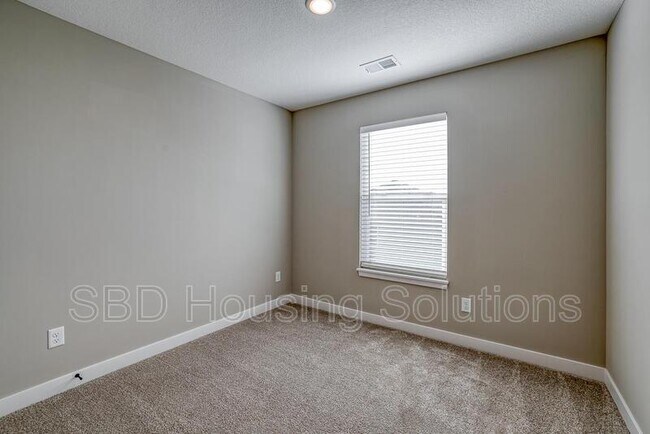 Building Photo - 27405 E Oak View Dr