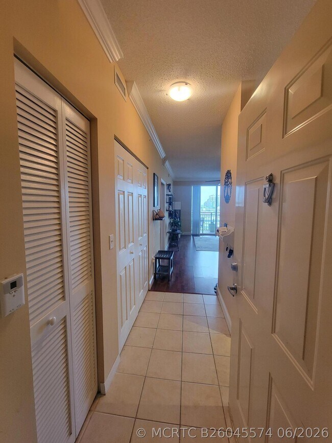 Building Photo - 616 Clearwater Park Rd