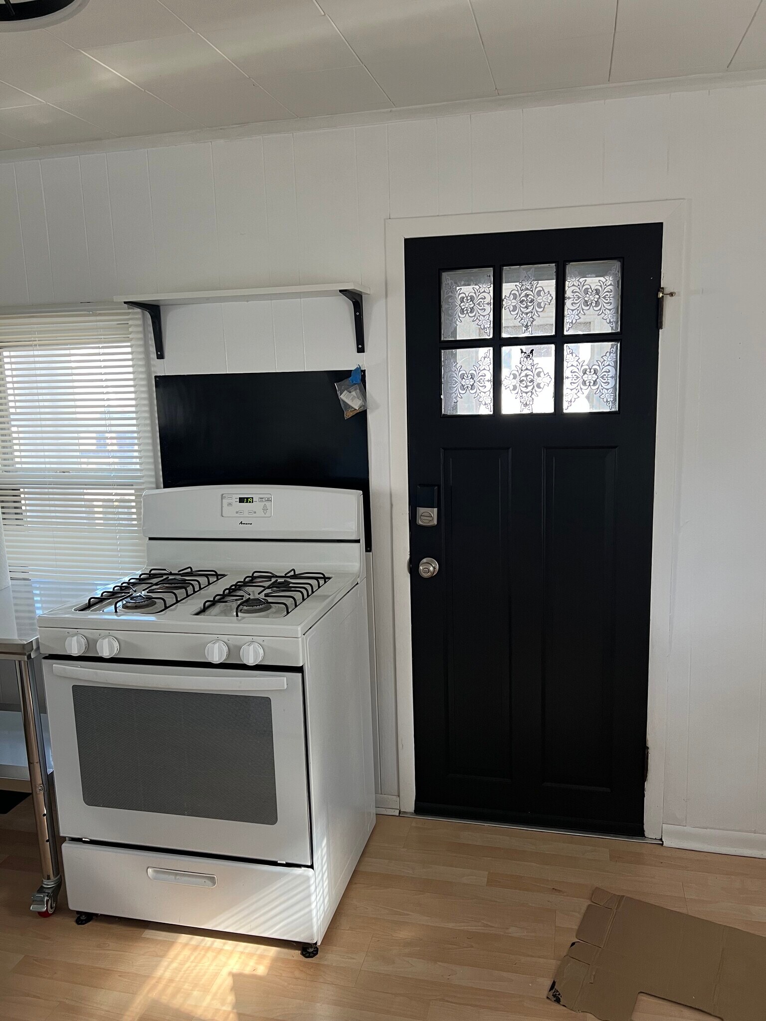 Large kitchen with Brand new Refridgerator - 37 Smith St