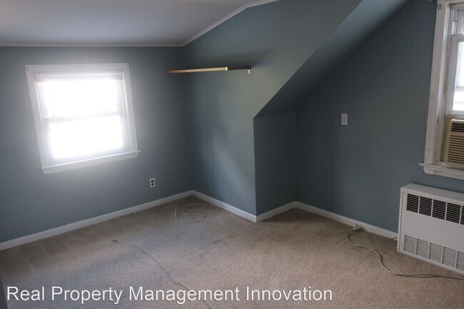 Building Photo - 4 br, 2 bath House - 221 E Hawthorne Avenue