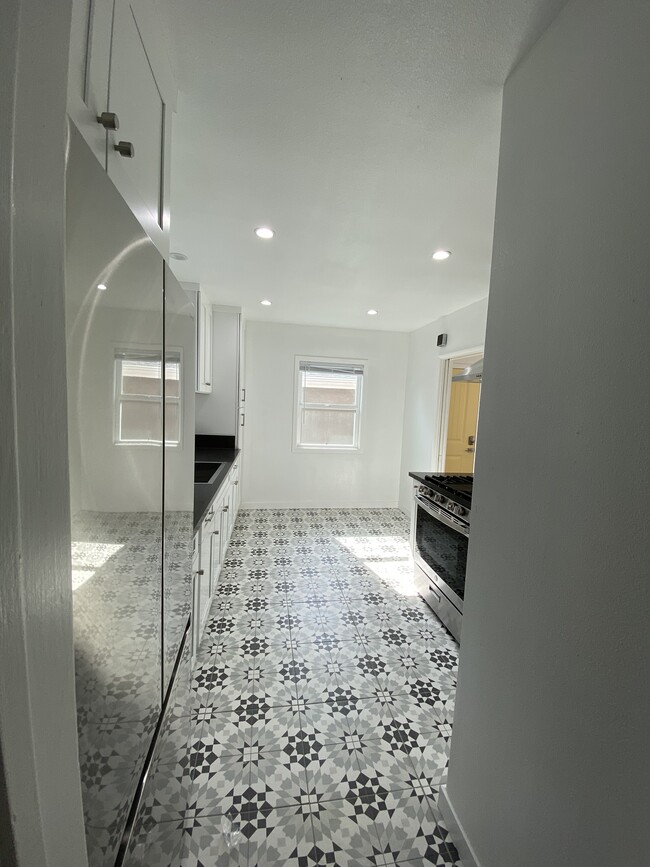Building Photo - 17204 Crenshaw Blvd