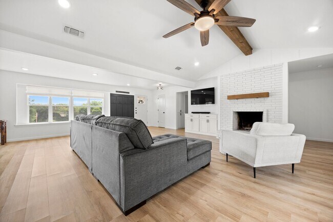 Building Photo - 921 Indian Trail Dr