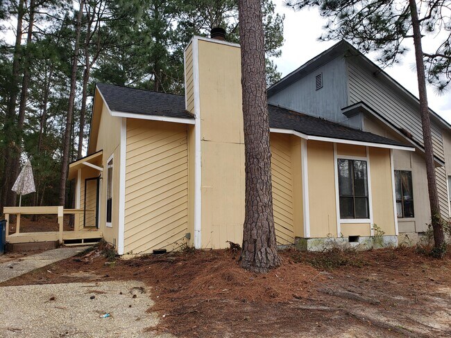 Building Photo - 808 Danish Dr