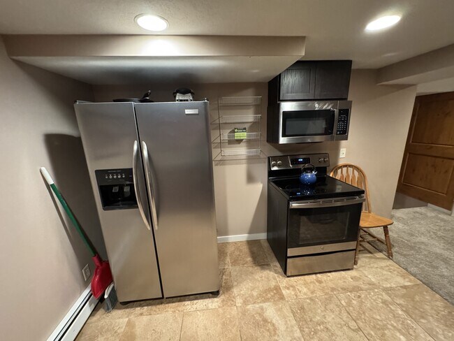 Building Photo - 546 Alaska Frontage Rd