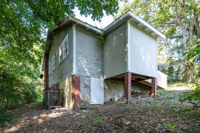 Building Photo - Holiday Special! $250 off First Month's Rent! Renovated Hueytown Charmer – 2 Beds, 1 Bath, Move-I...