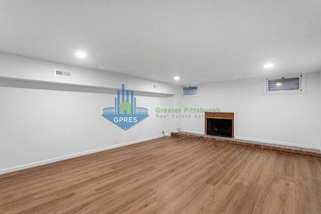 Building Photo - Elegant Fox Chapel 4-Bedroom, 3.5-Bath Home