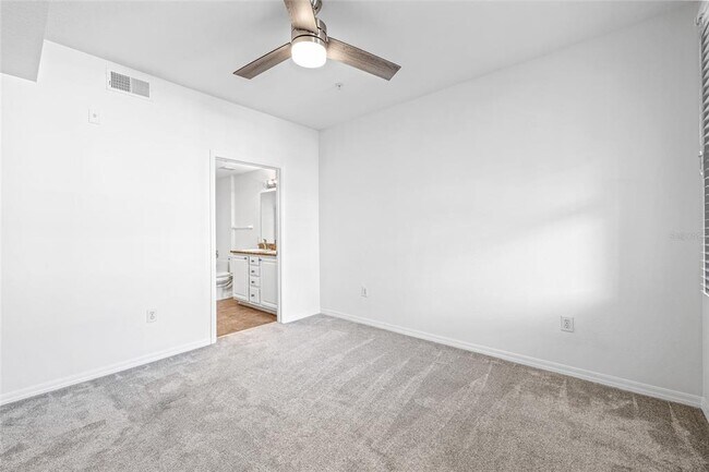 Building Photo - 501 Knights Run Ave