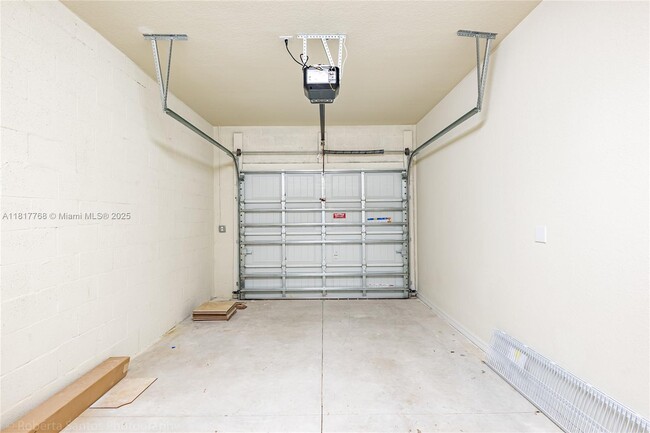 Building Photo - 1040 Eucalyptus Dr