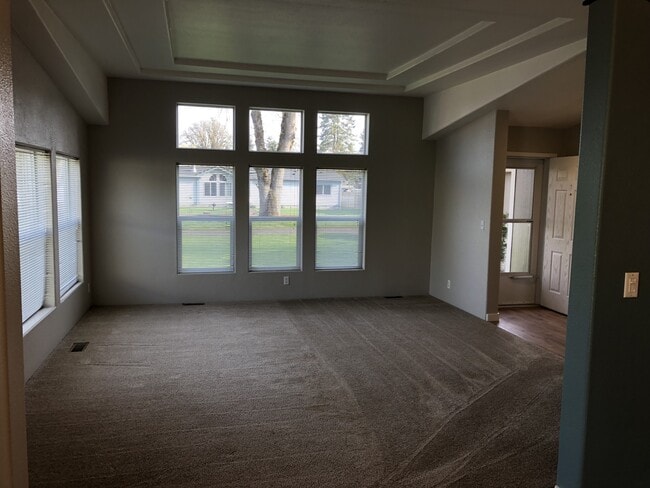 Building Photo - Beautiful and Convenient Turner Location!
