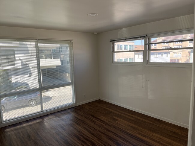 Front bedroom - 2 62nd Pl