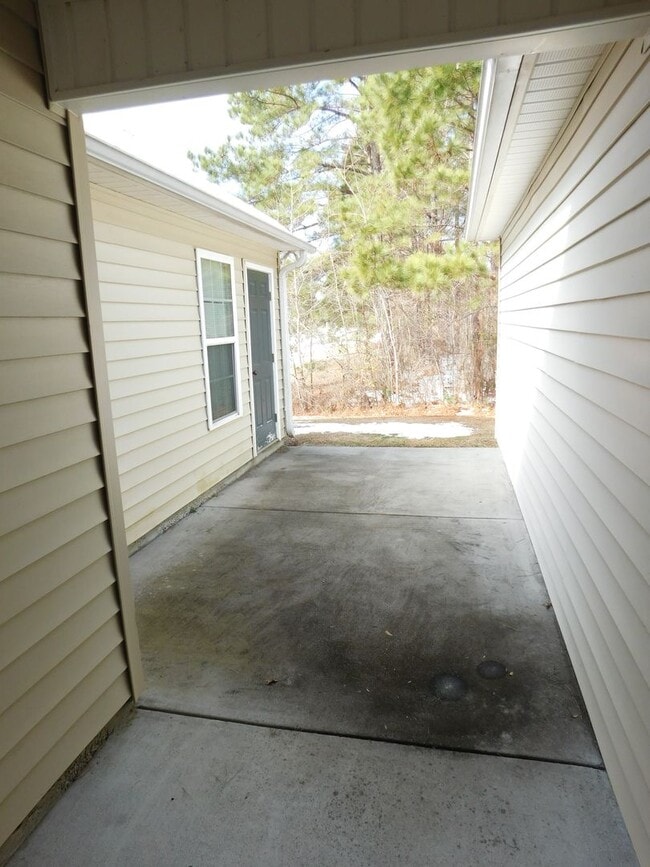 Building Photo - 221 Churchill Court - located in the Townes at Flamingo Oaks