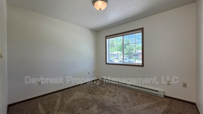 Building Photo - 317 16th St S