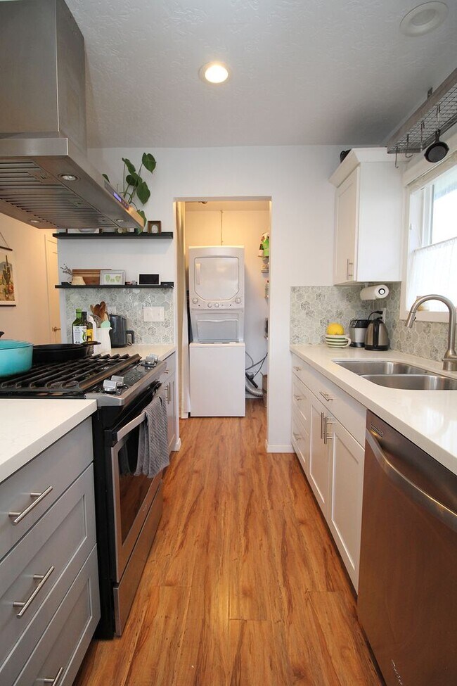 Building Photo - 205 NE 79th Ave