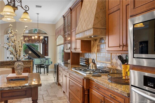 Building Photo - 130 SE Bella Strano