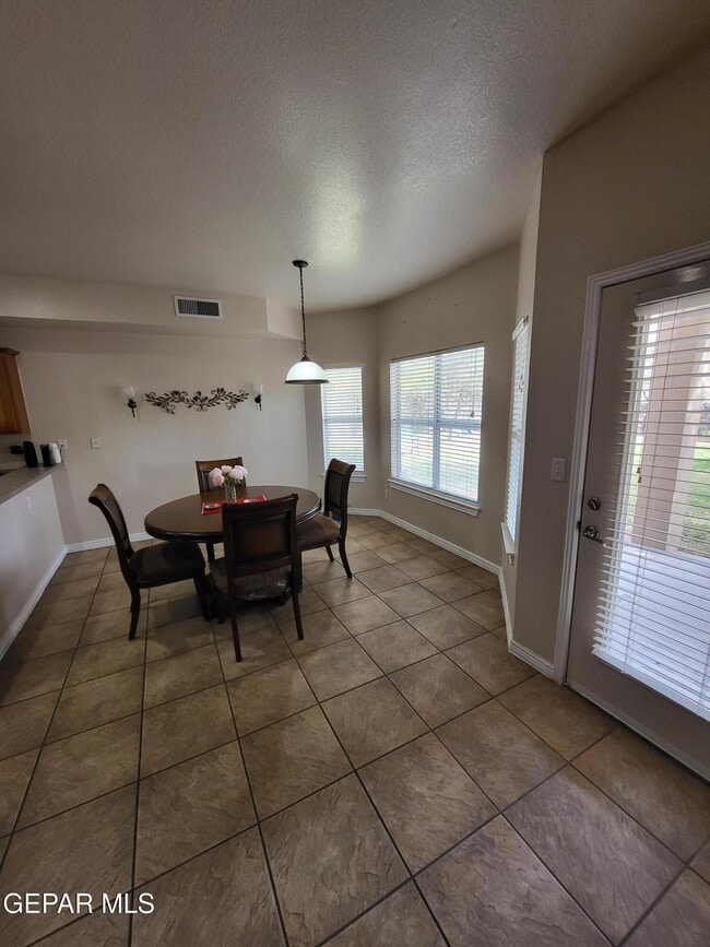 Building Photo - 6354 Franklin View Dr