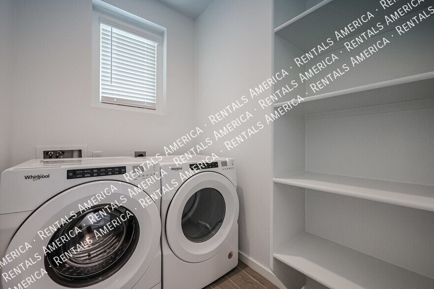 Building Photo - 40322 W Hillman Dr