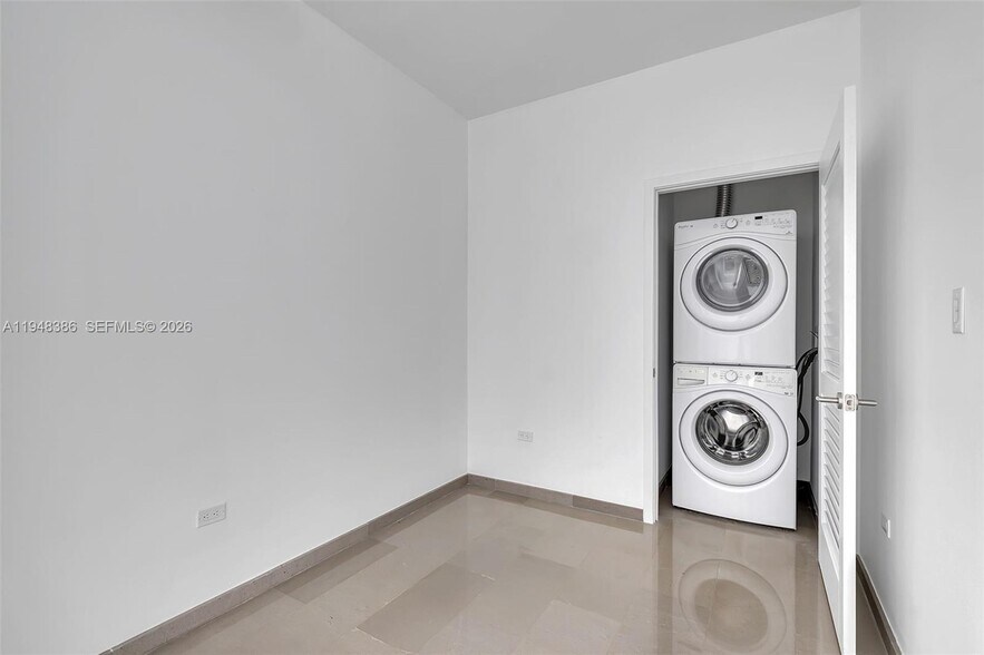 Building Photo - 88 SW 7th St