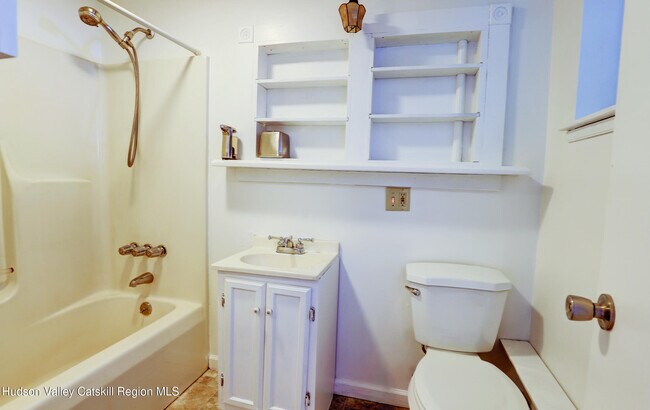 Building Photo - 421 Brown Rd