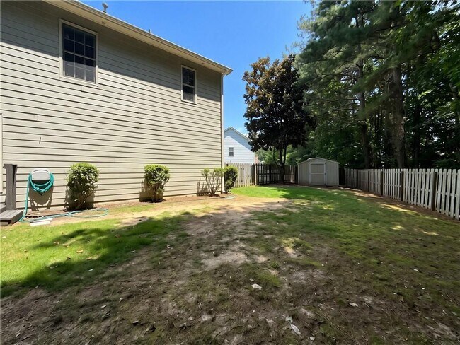 Building Photo - 1707 Hidden Pond Cir