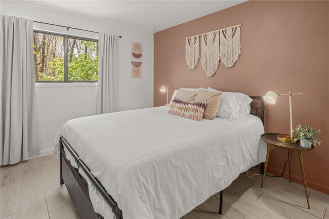 Building Photo - 2 Southport Ln